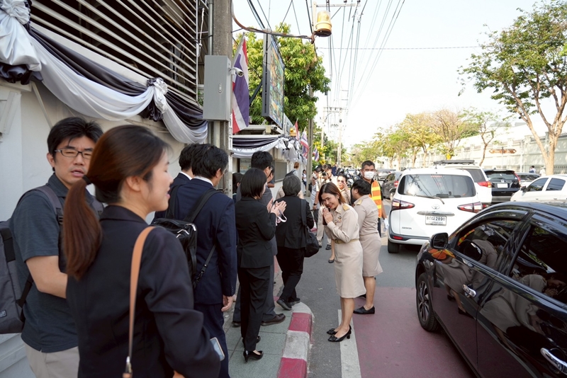 Cabinet Office6 9 2 2569